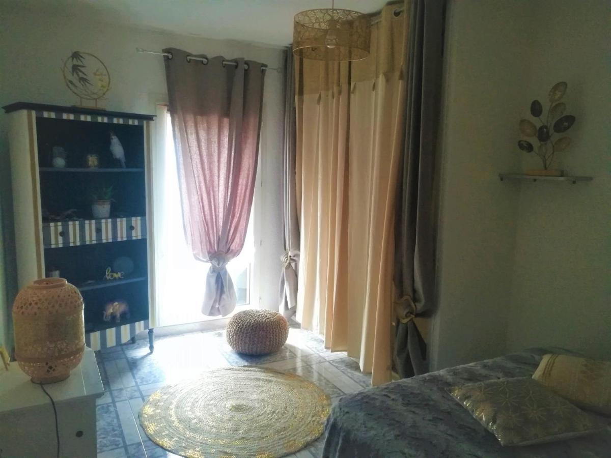 Au Monde De Maelle Bed & Breakfast Saint-Hippolyte  Exterior photo